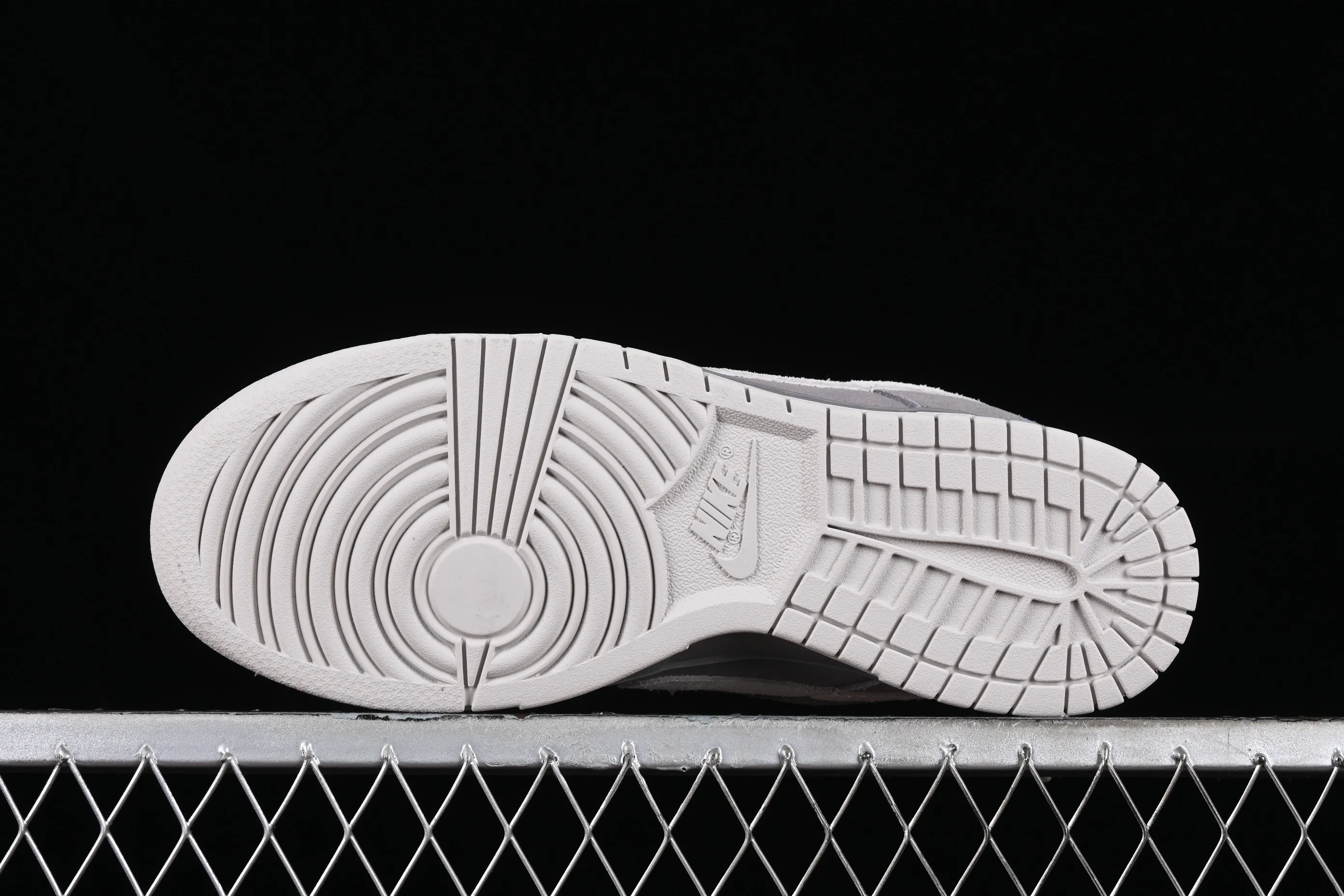 All categories Nk SB Dunk series Nk SB Dunk Low Low-top sneakers Cost-effective version Nk SB Dunk Low Touring the world Fog London SB low-top casual sneakers 308269-111